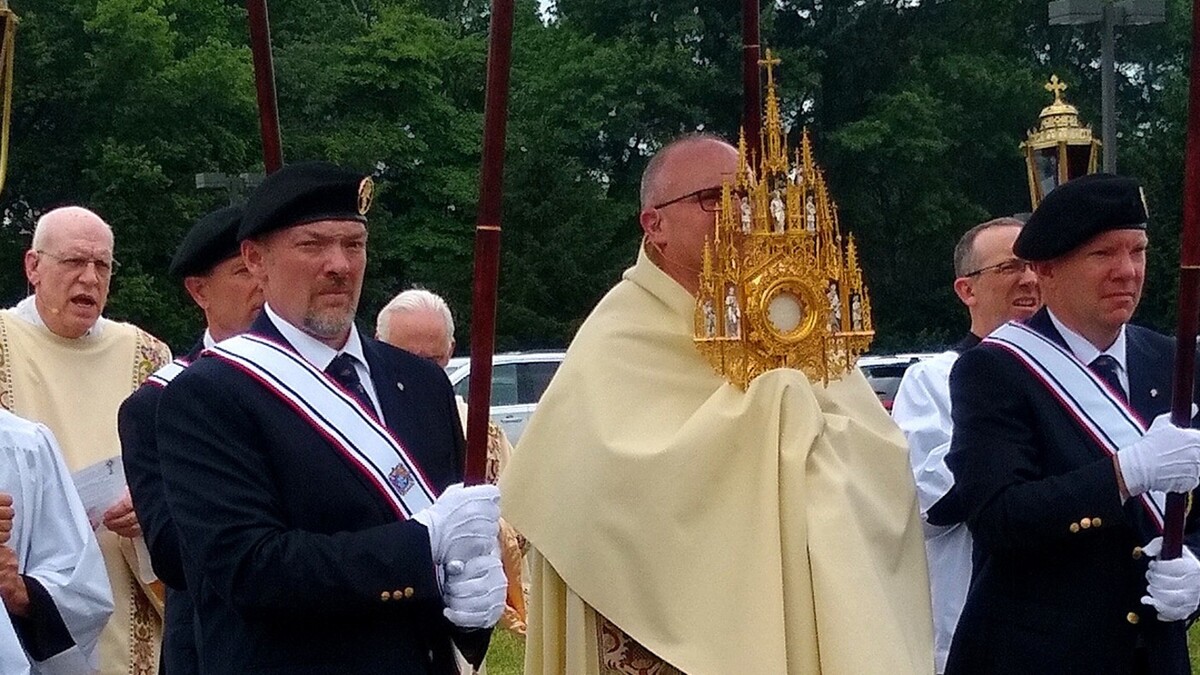 KofC #13429 leading Corpus Christi procession